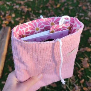 Pochette à livre réversible rose + marque page